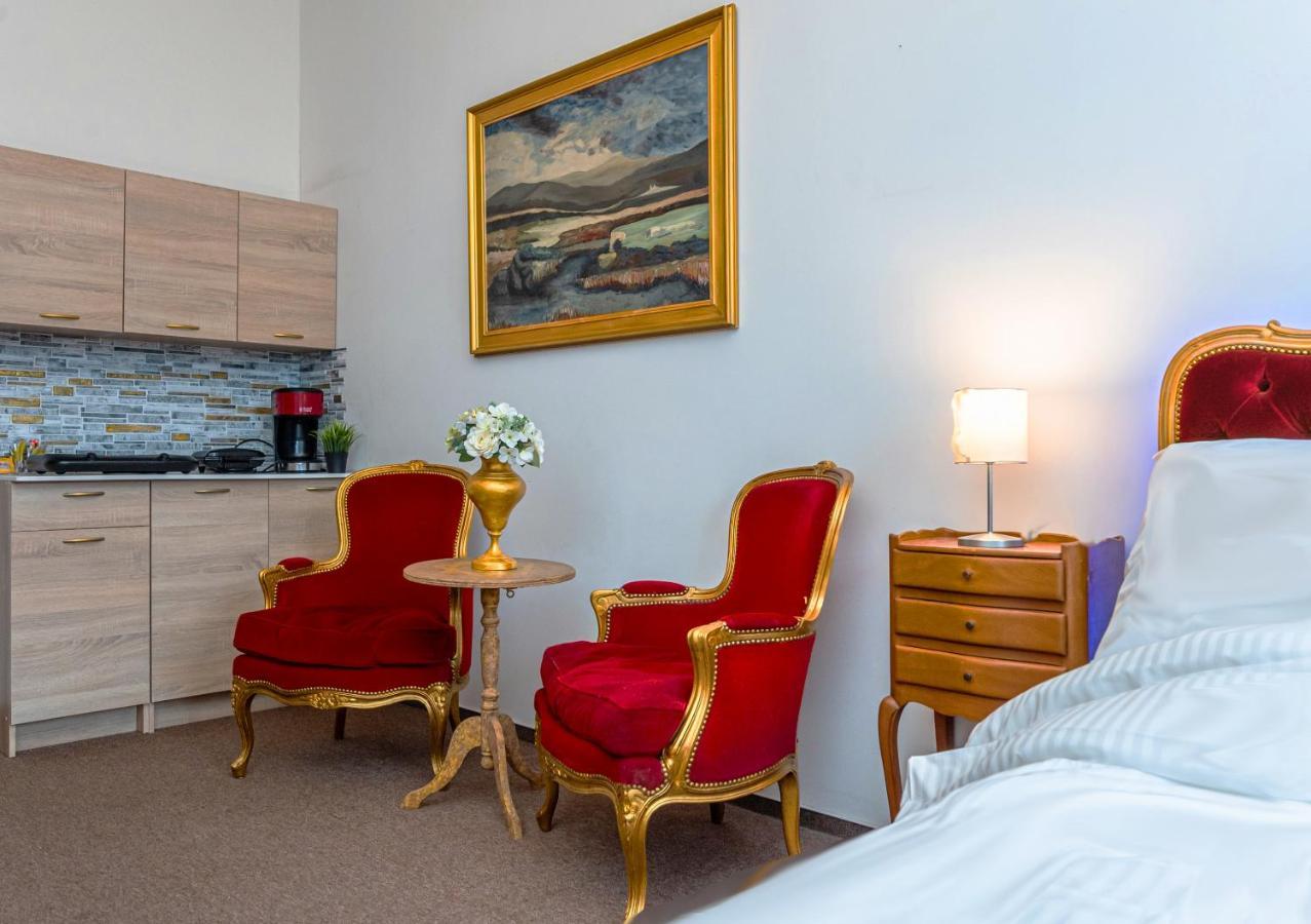 Апартаменты Bank Invest Apartmens - Old Town Прага Экстерьер фото