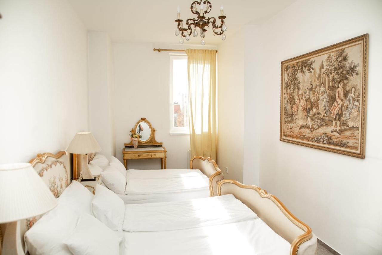 Апартаменты Bank Invest Apartmens - Old Town Прага Экстерьер фото